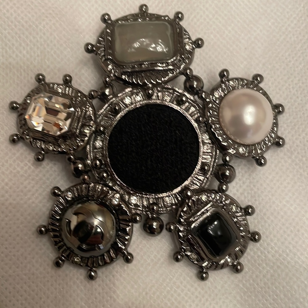 CHANEL brooch
